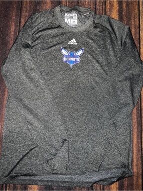 Adidas ultimate tee NBA Charlotte hornets long sleeve dri fit men’s medium m